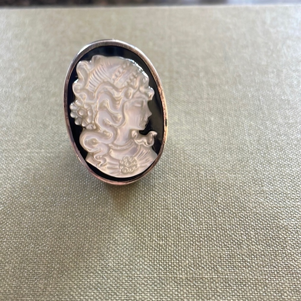 Size 7 cameo ring